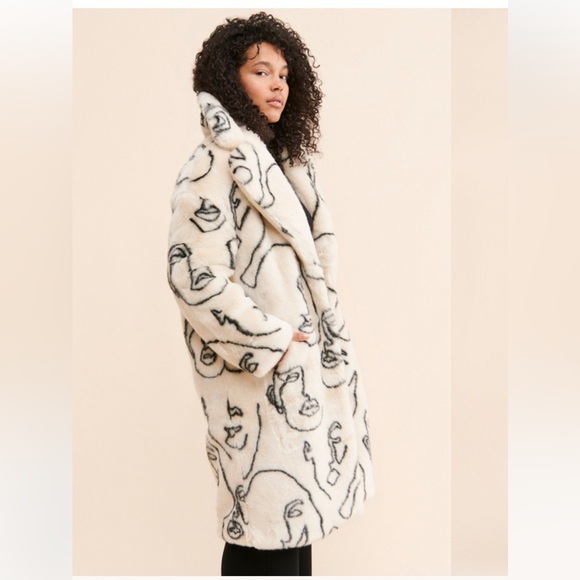 Jakke Katie Printed Faux Fur Coat in Abstract Face Print - Picture 2 of 10